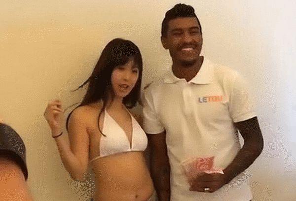 忘穿内裤坐公交车被揉到高潮黄蓉